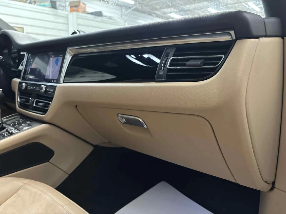2019 Porsche Macan - Image 16 of 18