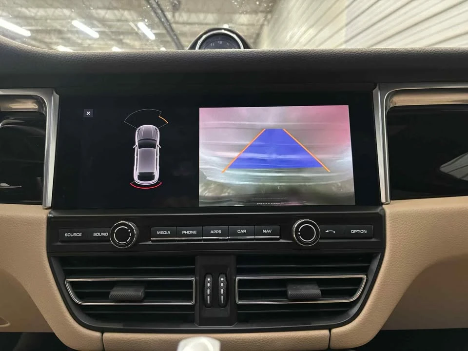 2019 Porsche Macan - Image 11 of 18