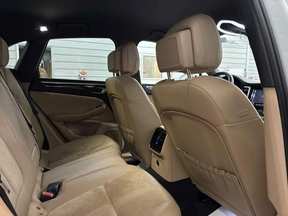 2019 Porsche Macan - Image 17 of 18
