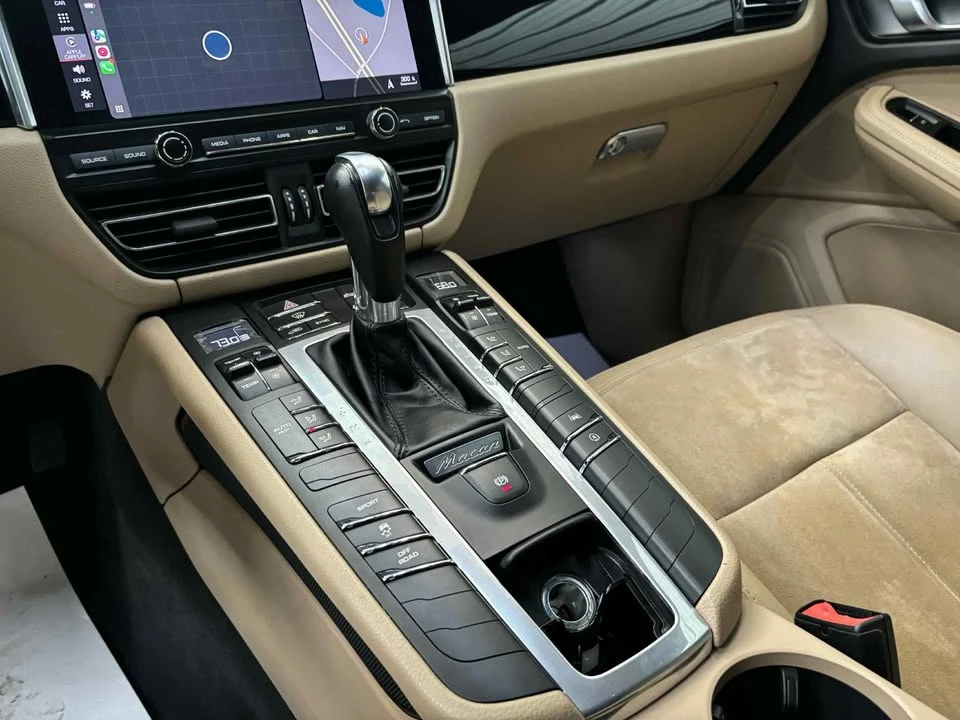 2019 Porsche Macan - Image 12 of 18