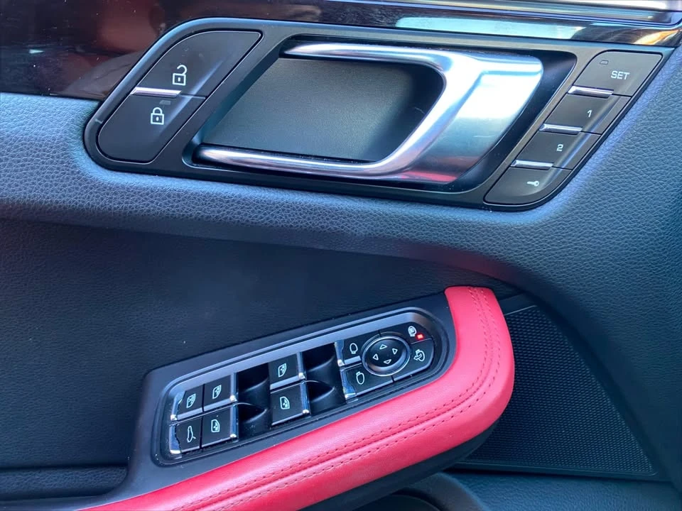 2019 Porsche Macan - Image 15 of 19