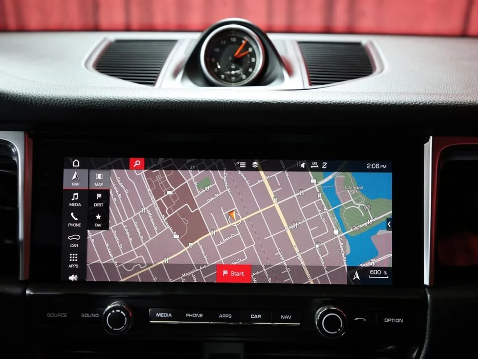 2019 Porsche Macan - Image 12 of 13