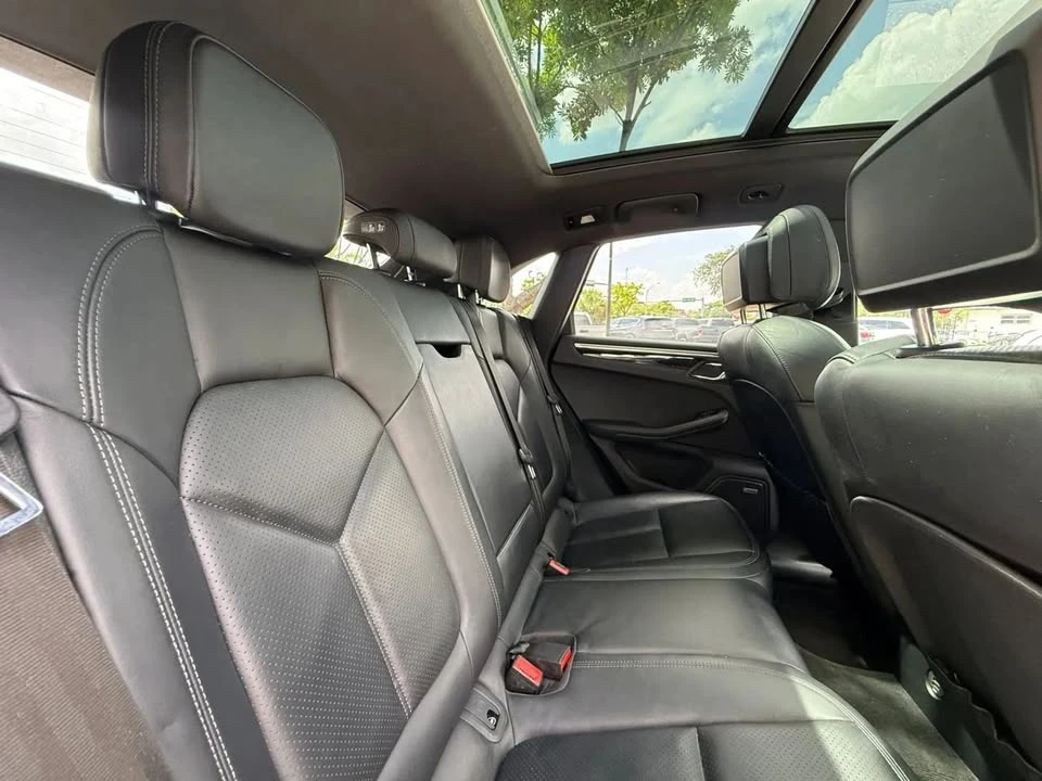 2019 Porsche Macan - Image 17 of 20
