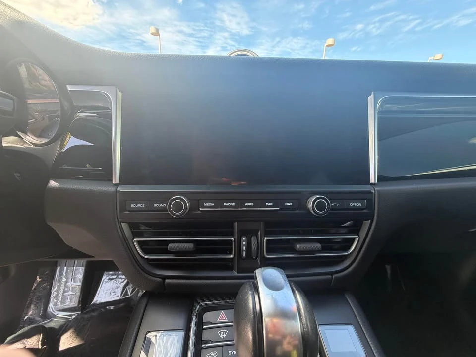 2019 Porsche Macan - Image 8 of 11