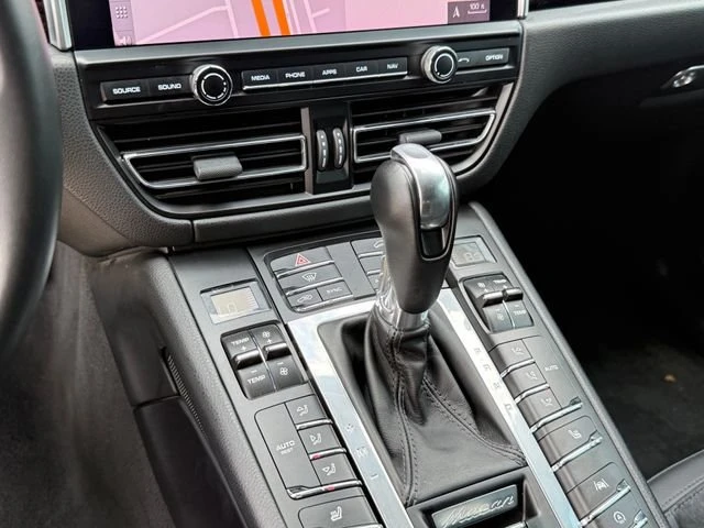 2019 Porsche Macan - Image 20 of 21