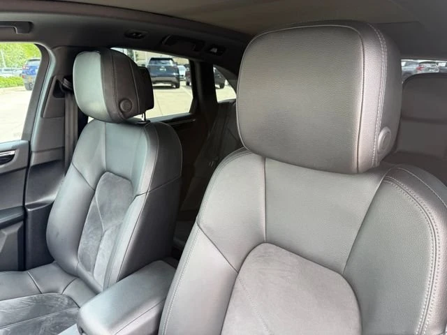 2019 Porsche Macan - Image 15 of 20