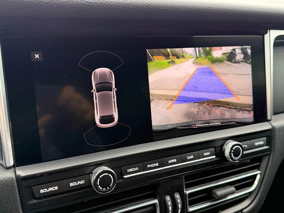2019 Porsche Macan - Image 16 of 19