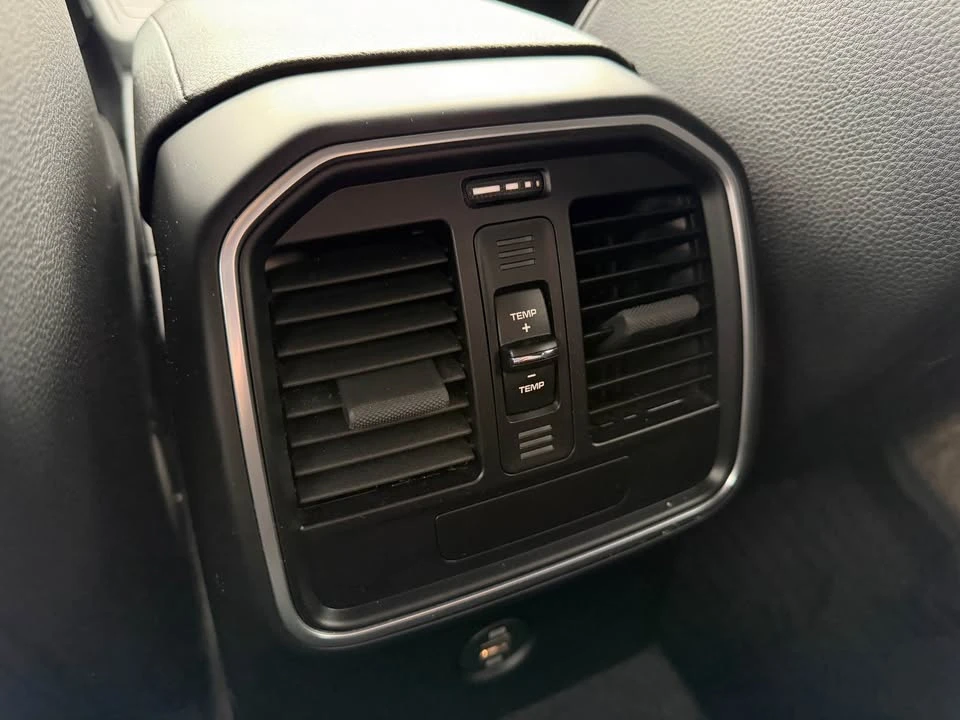 2019 Porsche Macan - Image 18 of 19