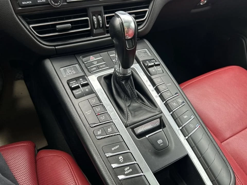 2019 Porsche Macan - Image 11 of 17