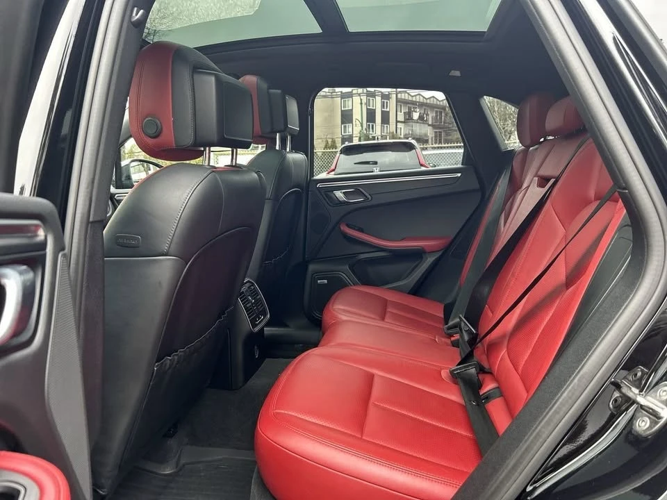 2019 Porsche Macan - Image 15 of 18