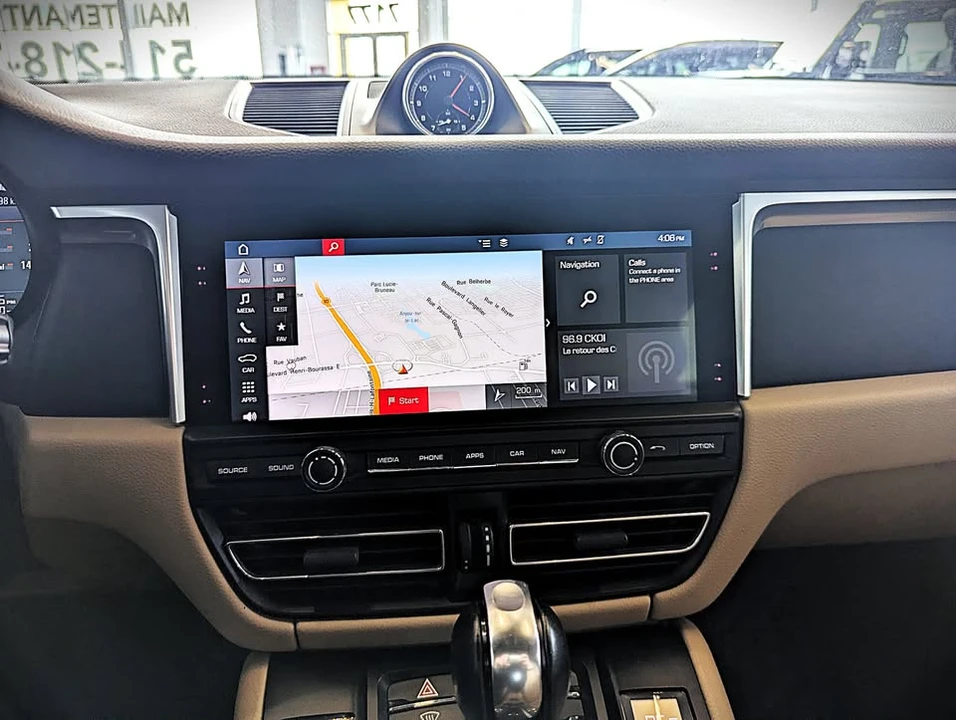 2019 Porsche Macan - Image 15 of 19