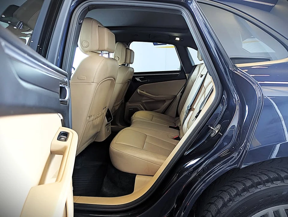 2019 Porsche Macan - Image 10 of 19