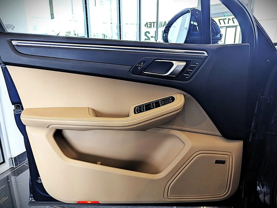 2019 Porsche Macan - Image 9 of 19