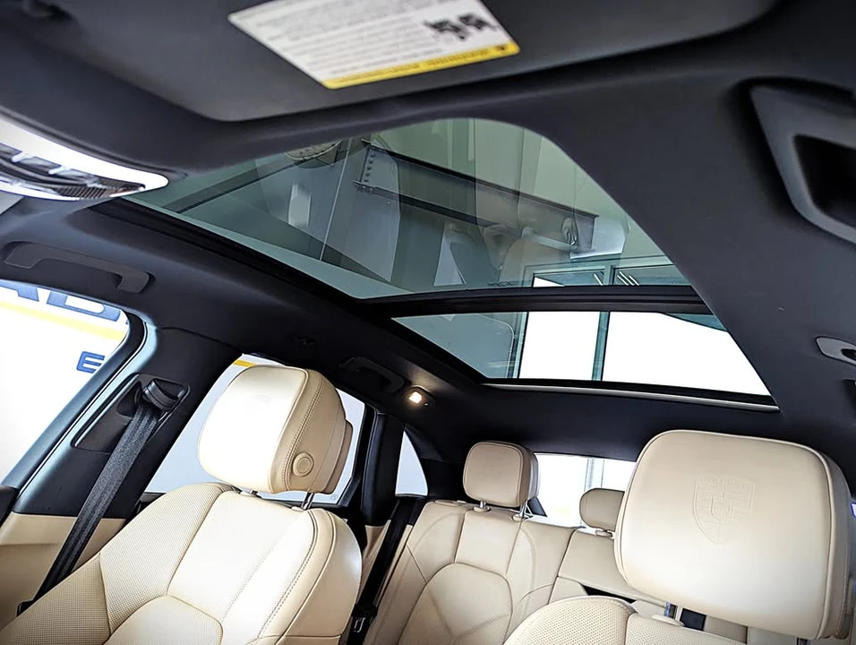 2019 Porsche Macan - Image 18 of 19