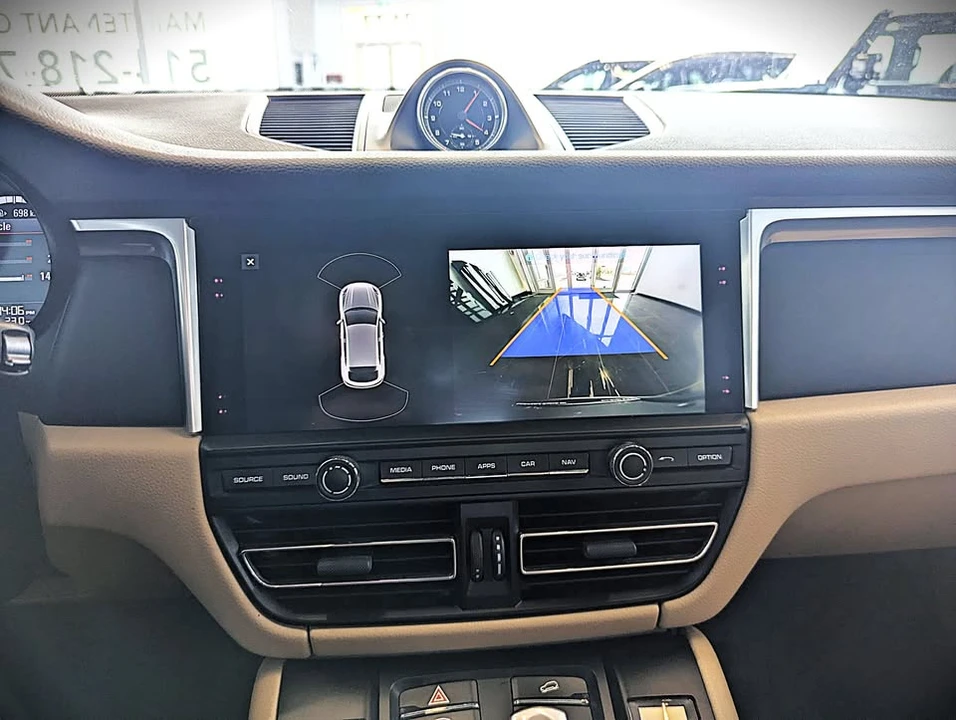 2019 Porsche Macan - Image 16 of 19