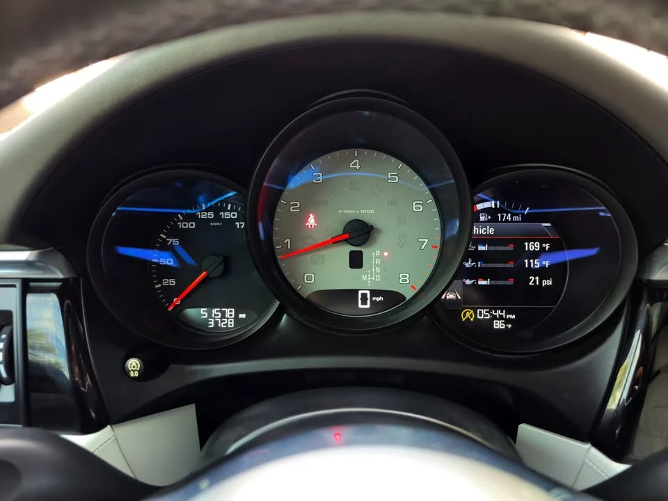 2019 Porsche Macan S - Image 16 of 18