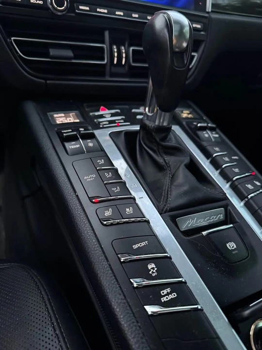 2019 Porsche Macan S - Image 11 of 17