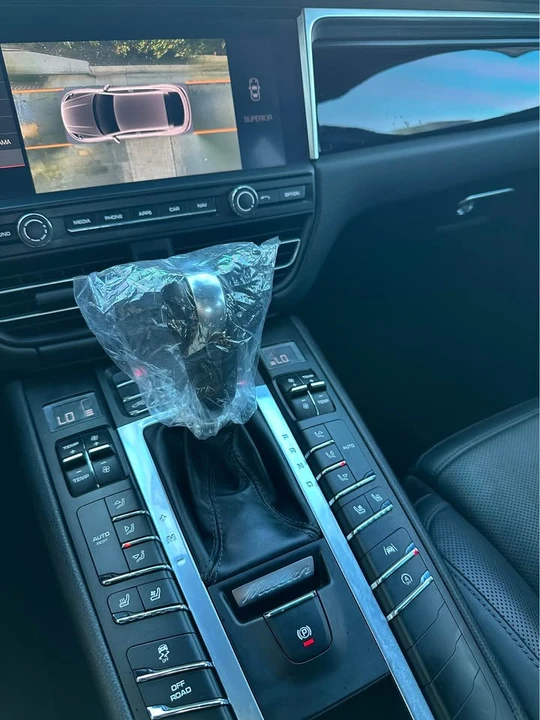 2019 Porsche Macan Turbo - Image 9 of 10