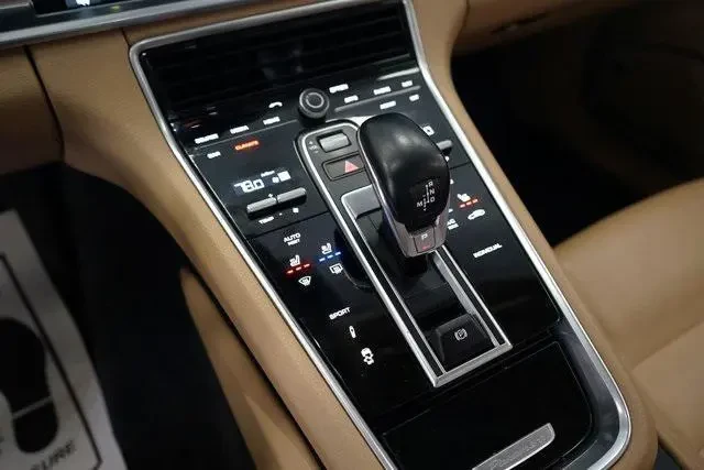 2019 Porsche 971 Panamera - Image 18 of 19