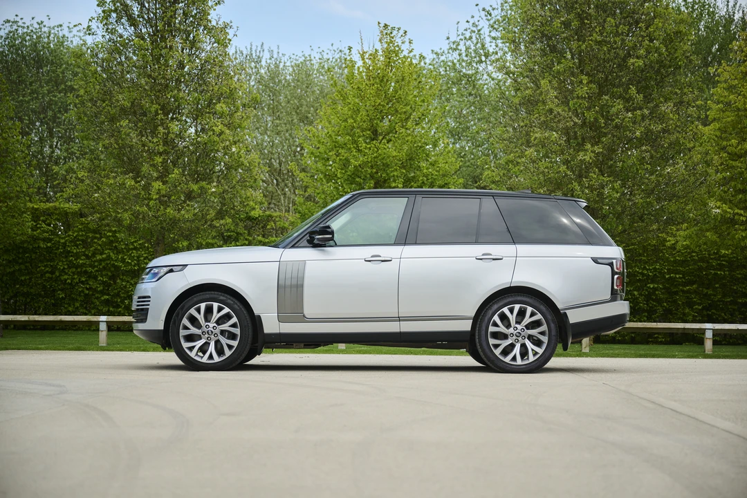 2019 Land Rover Range Rover L405 - Image 17 of 31