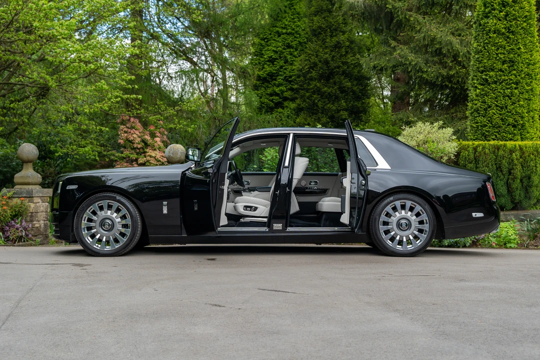 2019 Rolls-Royce Phantom VIII - Image 19 of 31