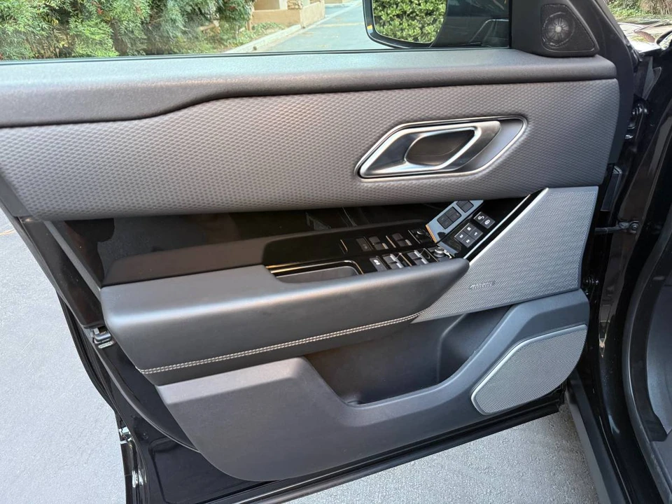 2019 Land Rover Range Rover Velar - Image 17 of 23