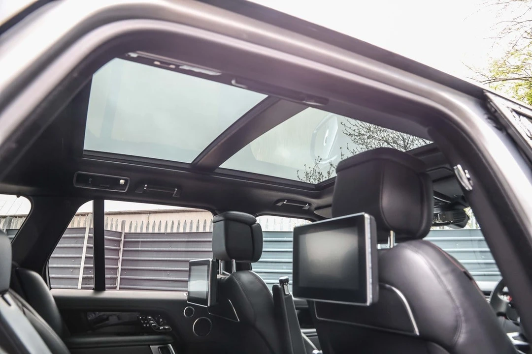 2018 Land Rover Range Rover L405 - Image 23 of 31