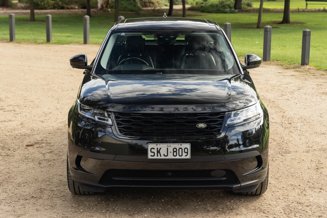2019 Land Rover Range Rover Velar - Image 10 of 31