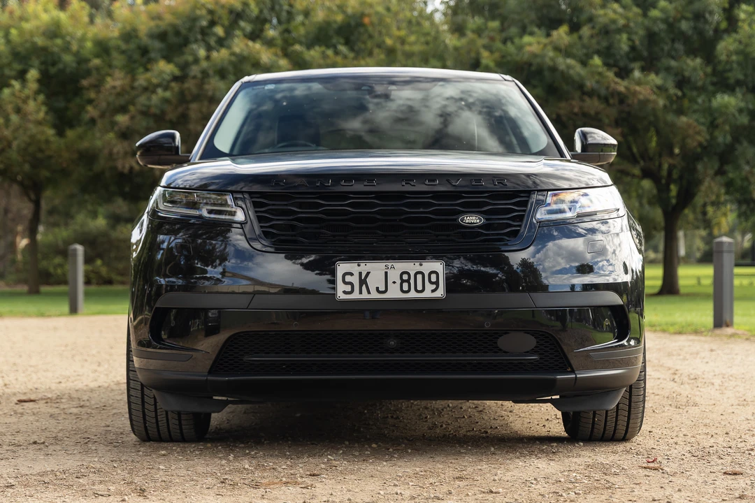 2019 Land Rover Range Rover Velar - Image 2 of 31