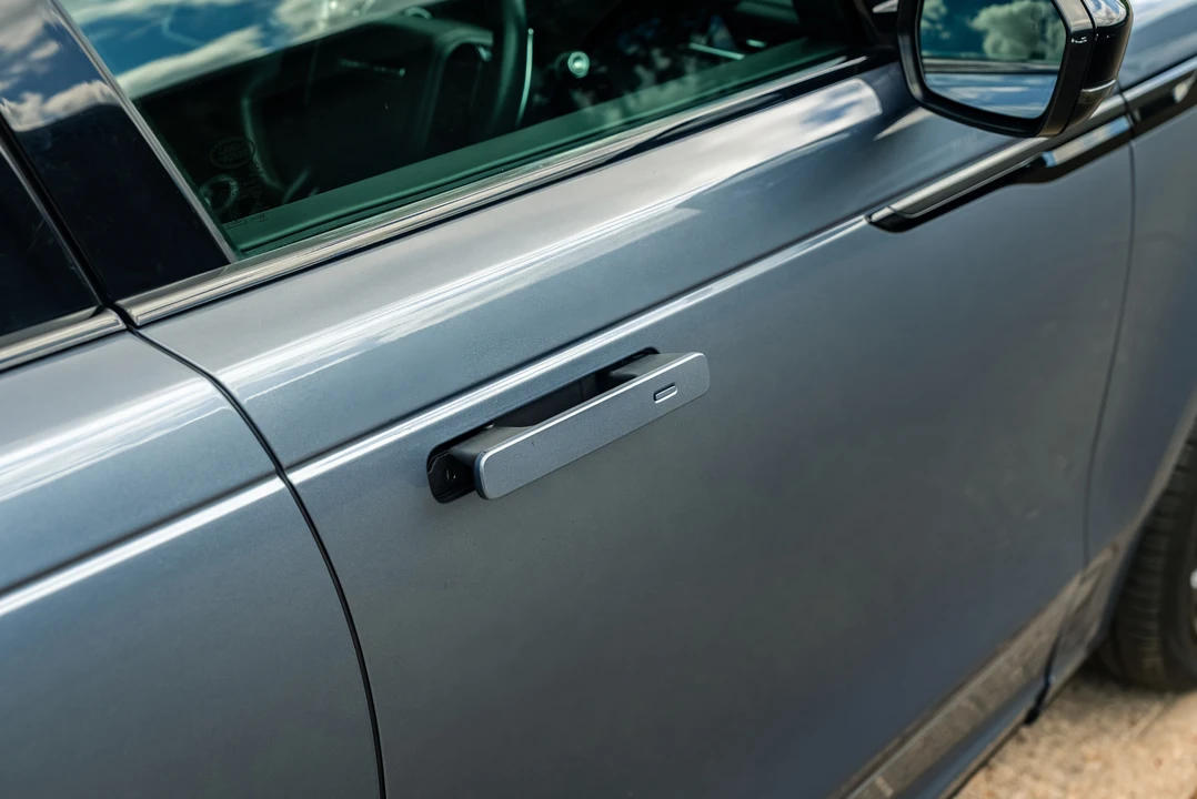 2019 Land Rover Range Rover Velar - Image 16 of 31