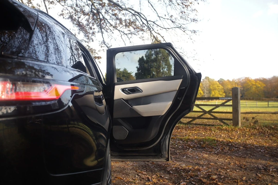 2019 Land Rover Range Rover Velar - Image 18 of 30