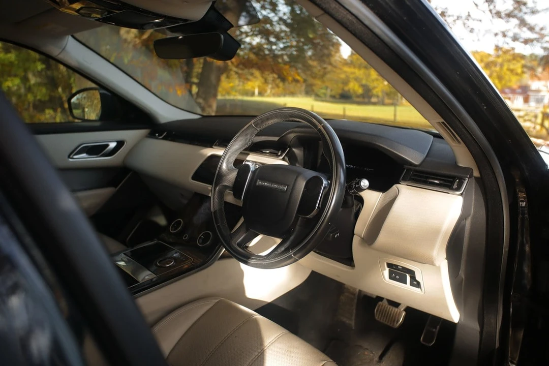 2019 Land Rover Range Rover Velar - Image 16 of 30