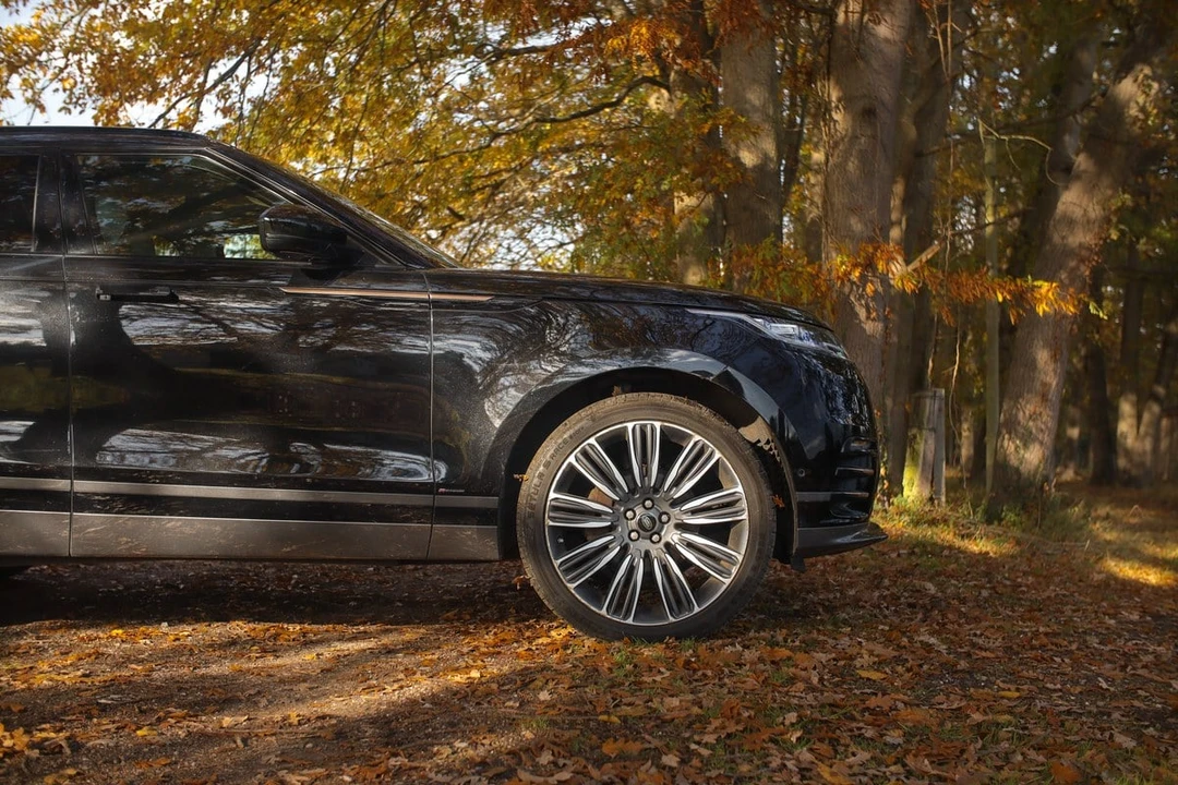 2019 Land Rover Range Rover Velar - Image 10 of 30