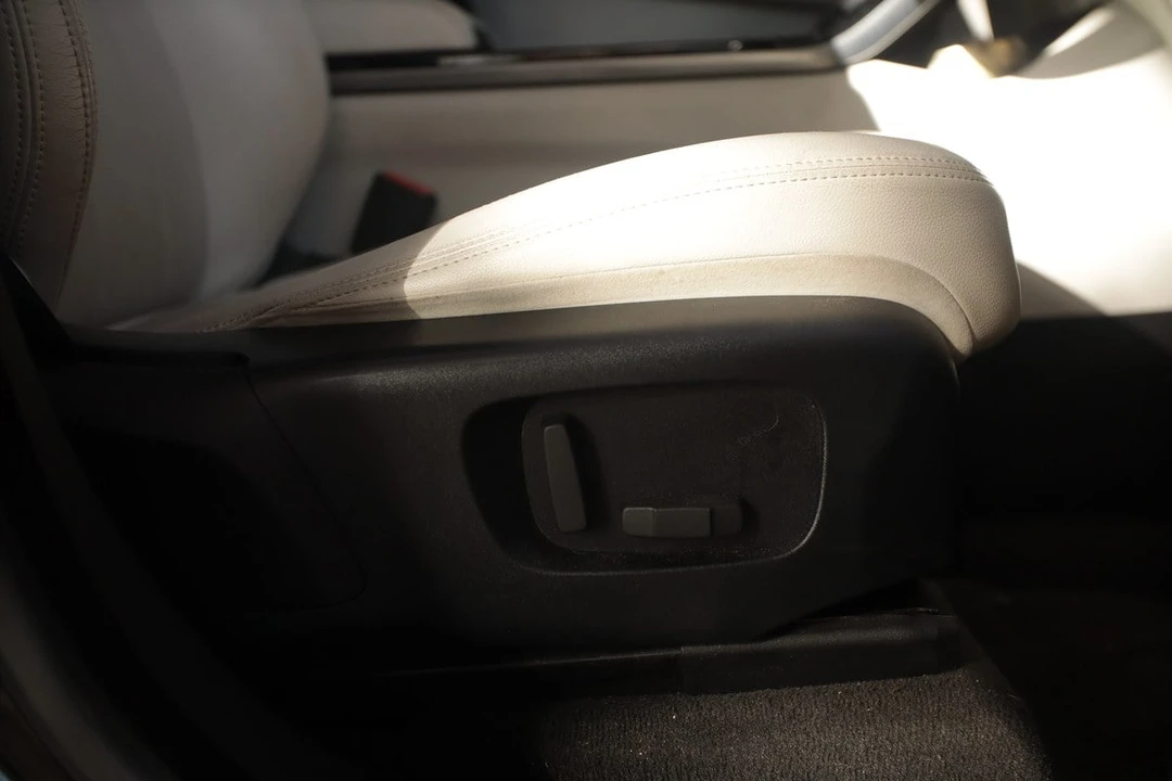 2019 Land Rover Range Rover Velar - Image 15 of 30