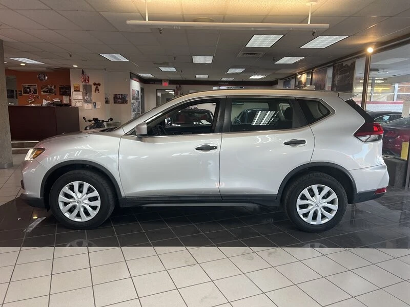 2019 Nissan Rogue - Image 2 of 4