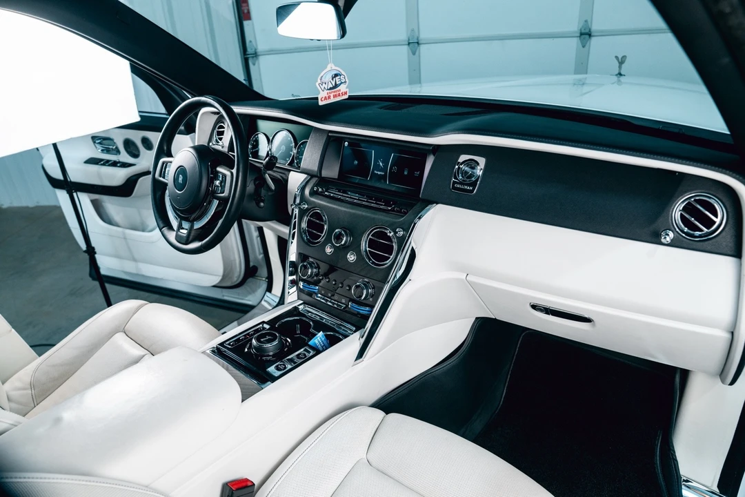 2019 Rolls-Royce Cullinan - Image 16 of 25
