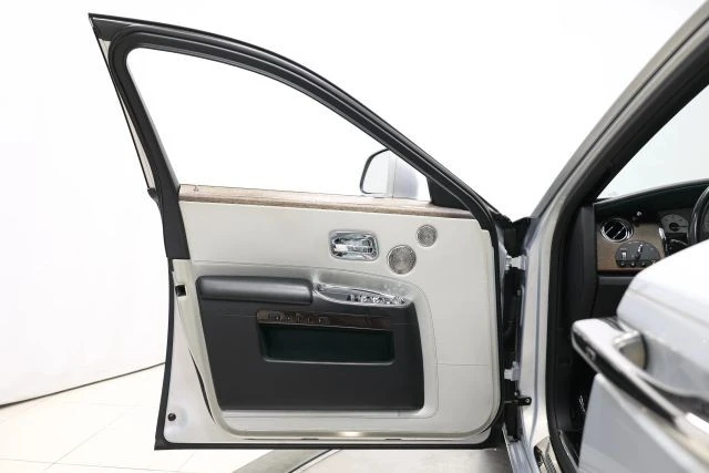 2019 Rolls-Royce Ghost 1st Gen - Image 14 of 31