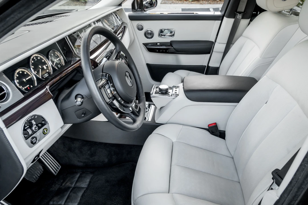 2019 Rolls-Royce Phantom VIII - Image 19 of 26