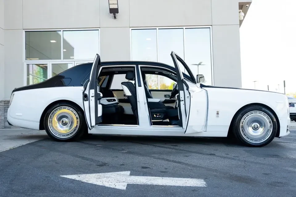 2019 Rolls-Royce Phantom VIII - Image 7 of 16