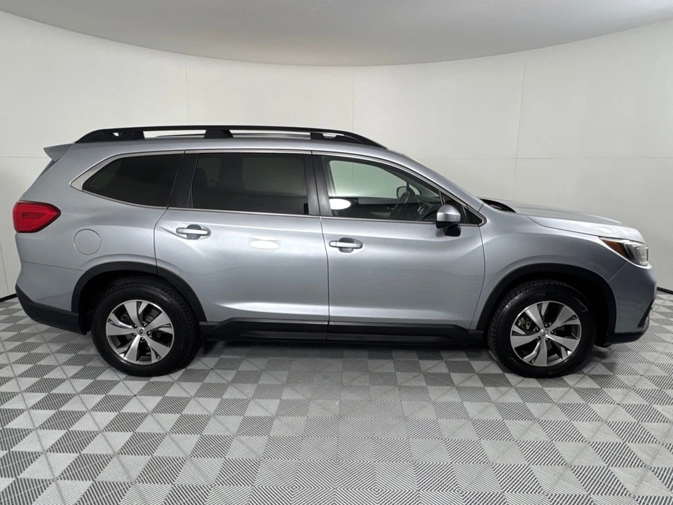 2019 Subaru - Image 4 of 12