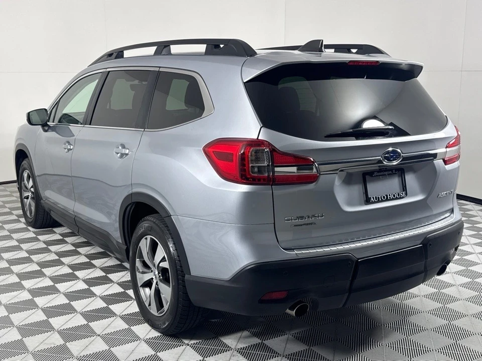 2019 Subaru - Image 7 of 12