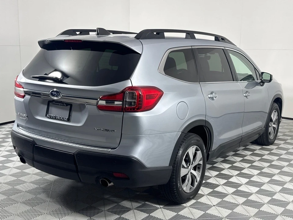2019 Subaru - Image 5 of 12