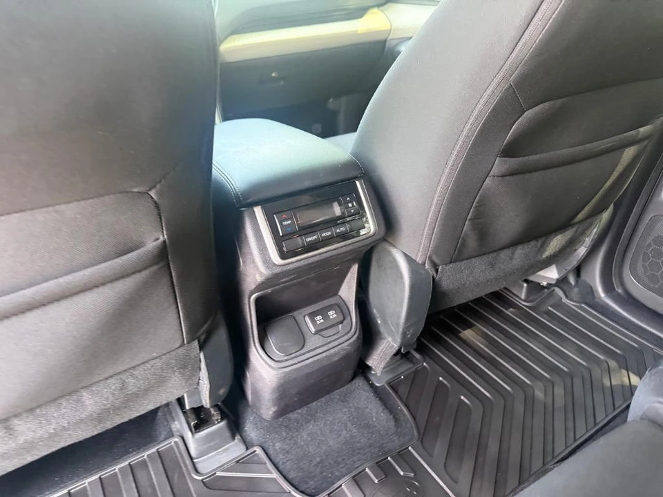 2019 Subaru - Image 20 of 30