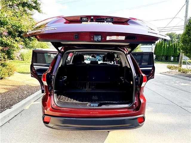 2019 Toyota Highlander - Image 13 of 21