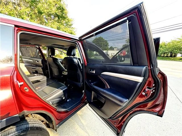 2019 Toyota Highlander - Image 12 of 21