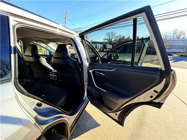 2019 Toyota RAV4 5th Gen - Image 16 of 21