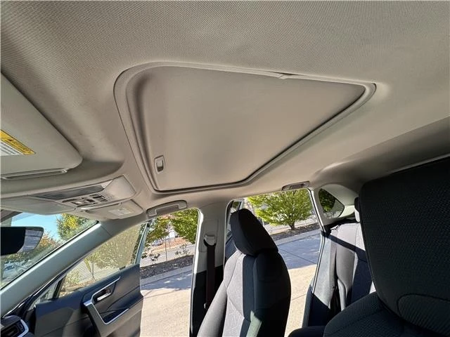 2019 Toyota RAV4 5th Gen - Image 18 of 21