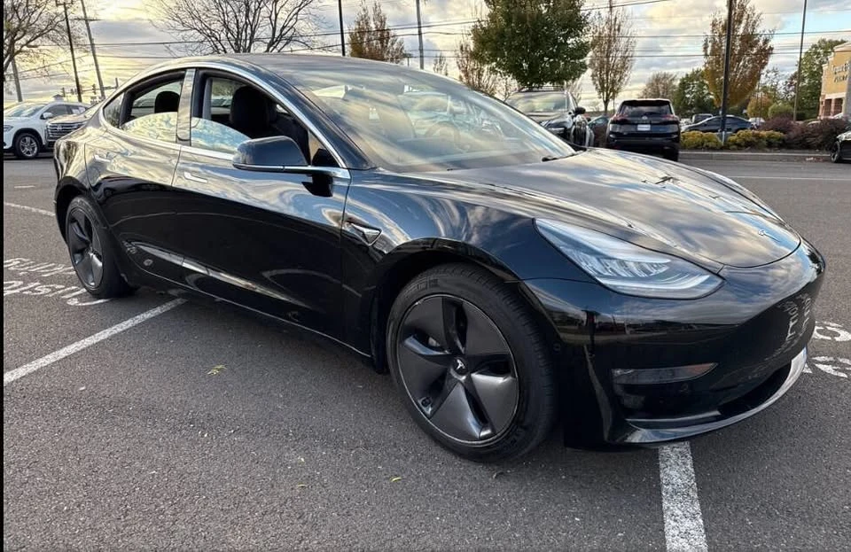 2019 Tesla Model 3 - Image 2 of 10