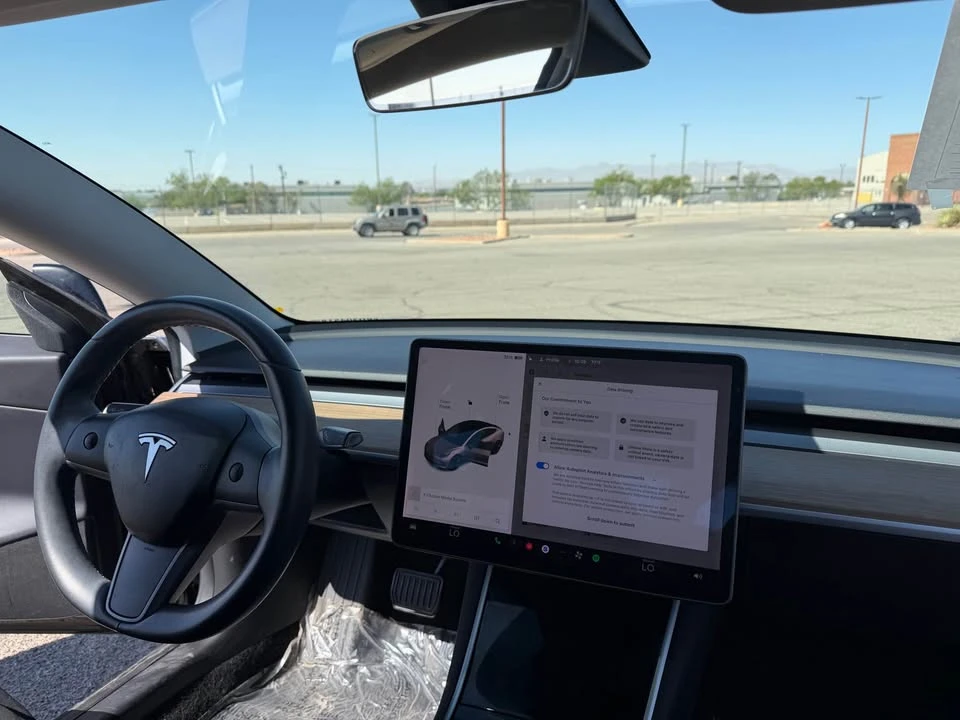 2019 Tesla Model 3 - Image 8 of 10