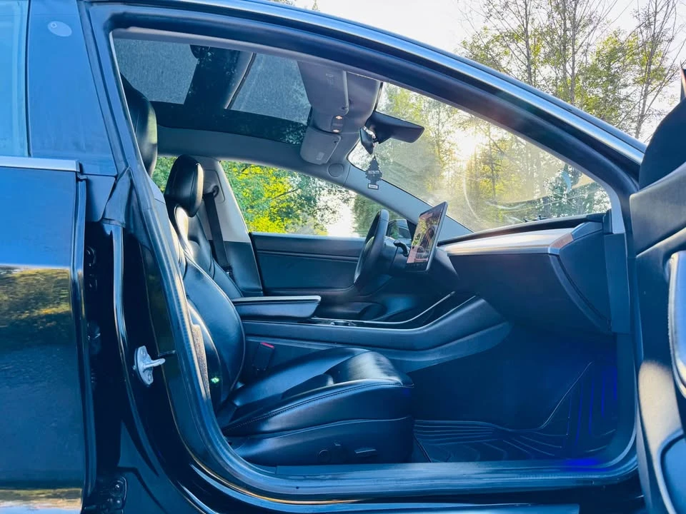 2019 Tesla Model 3 - Image 9 of 12